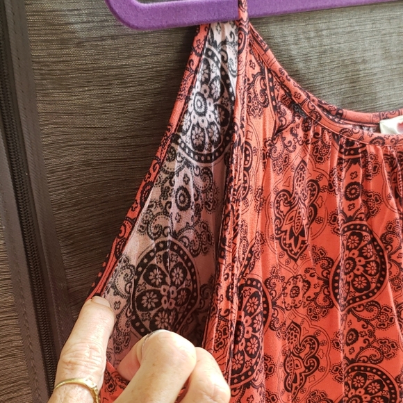 Cold Shoulder Shirt - Picture 3 of 6